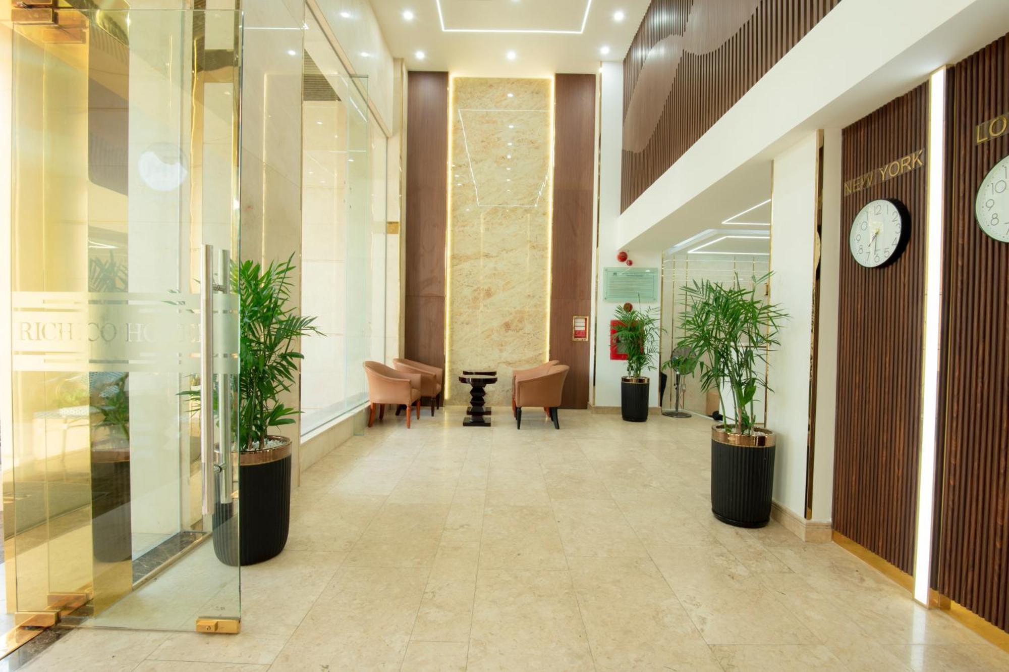 Richico Apartments And Hotel Da Nang Exteriör bild